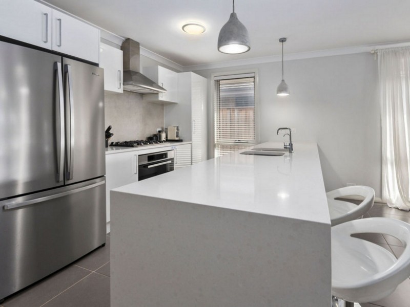 25 Sierra Avenue, Middleton Grange NSW 2171