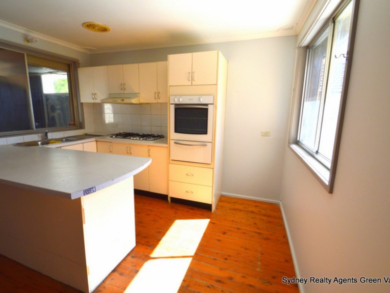 16 Taminga Street, Green Valley NSW 2168