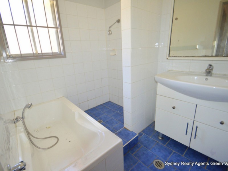 16 Taminga Street, Green Valley NSW 2168