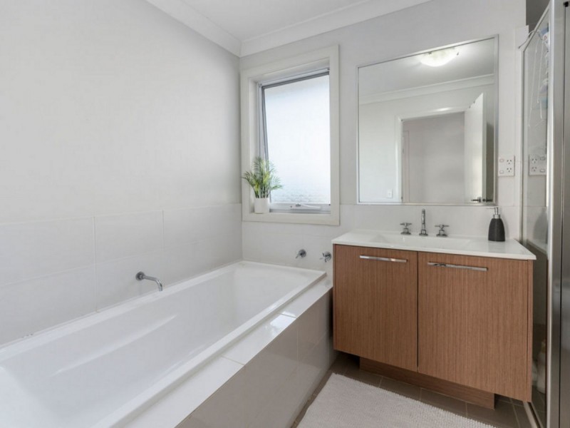 3 Truscott Avenue, Middleton Grange NSW 2171