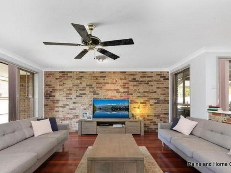 60 St Helens Park Drive, St Helens Park NSW 2560