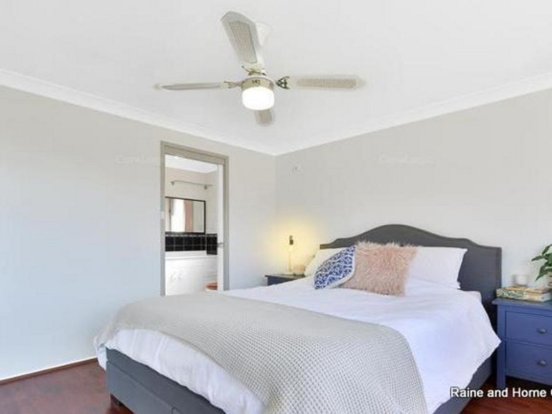 60 St Helens Park Drive, St Helens Park NSW 2560