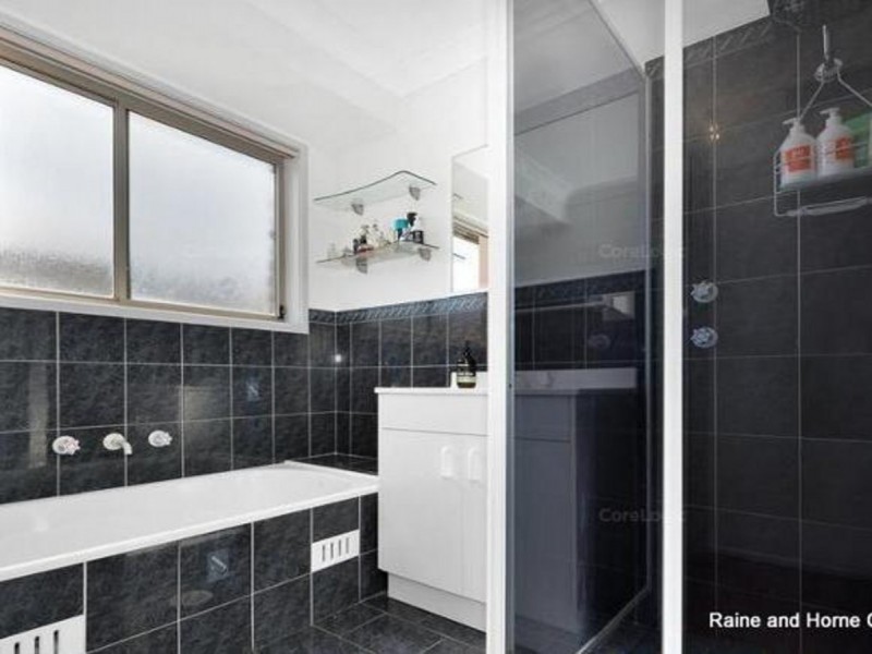 60 St Helens Park Drive, St Helens Park NSW 2560