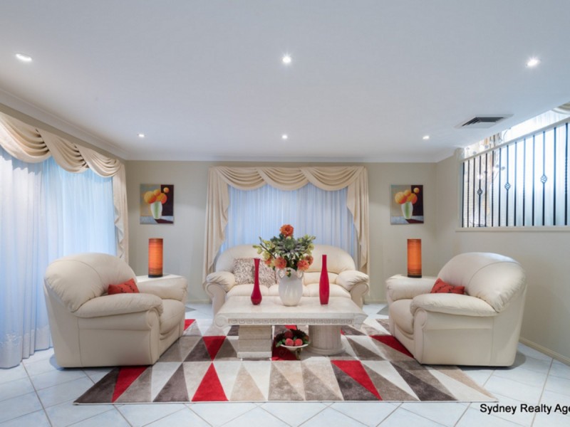 9 Curac Place, Casula NSW 2170