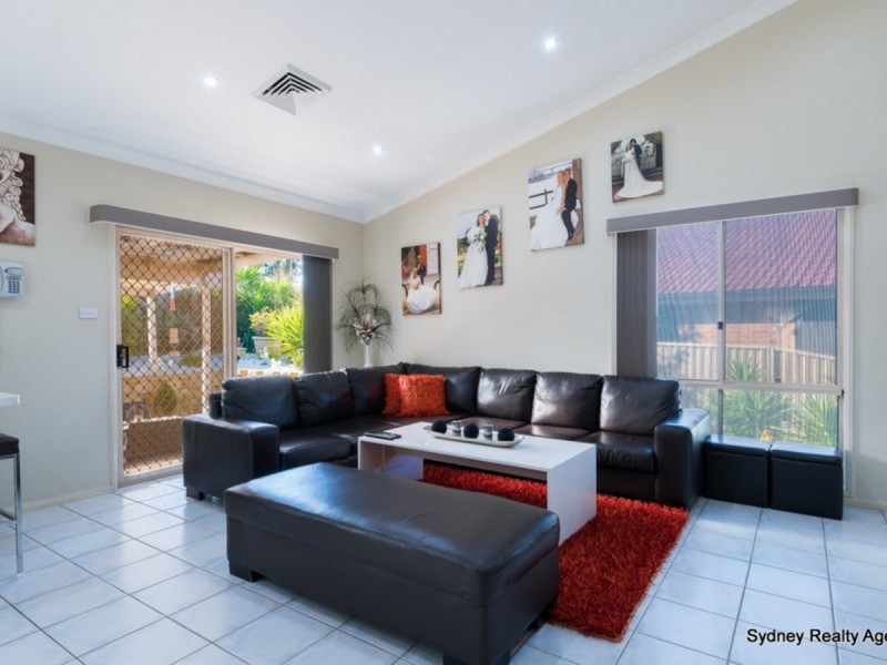 9 Curac Place, Casula NSW 2170