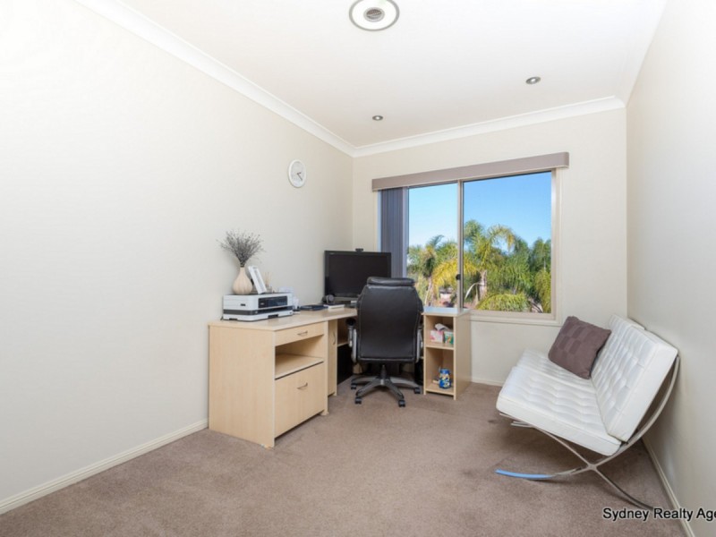 9 Curac Place, Casula NSW 2170