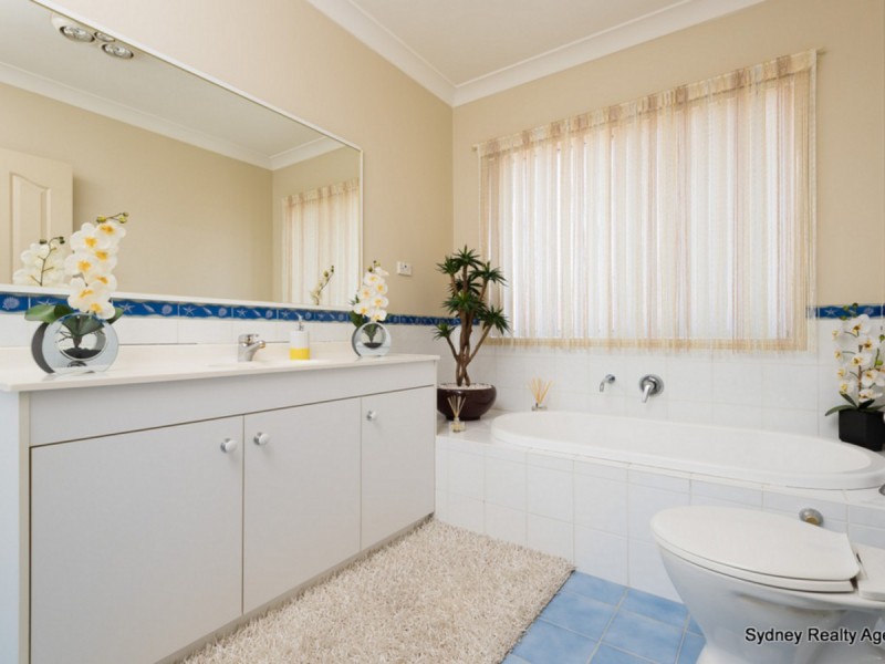 9 Curac Place, Casula NSW 2170