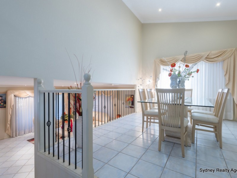 9 Curac Place, Casula NSW 2170