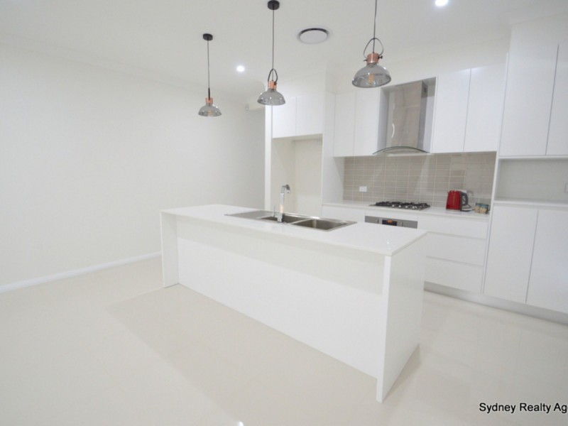 212 Flight Circuit, Middleton Grange NSW 2171