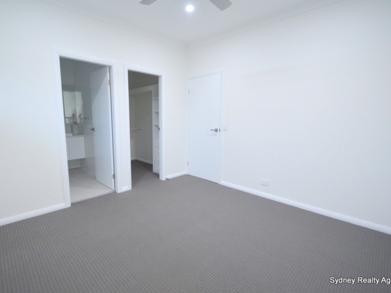 212 Flight Circuit, Middleton Grange NSW 2171