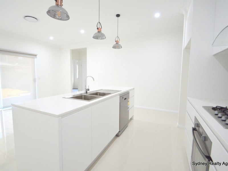 212 Flight Circuit, Middleton Grange NSW 2171