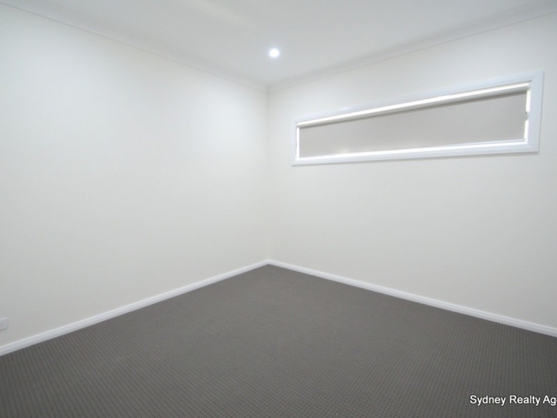 212 Flight Circuit, Middleton Grange NSW 2171