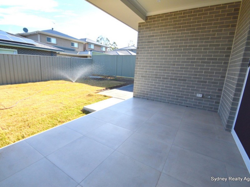 212 Flight Circuit, Middleton Grange NSW 2171