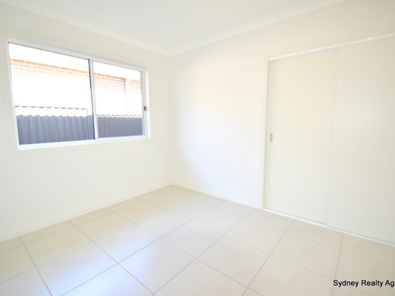 12 Lores Street, Middleton Grange NSW 2171