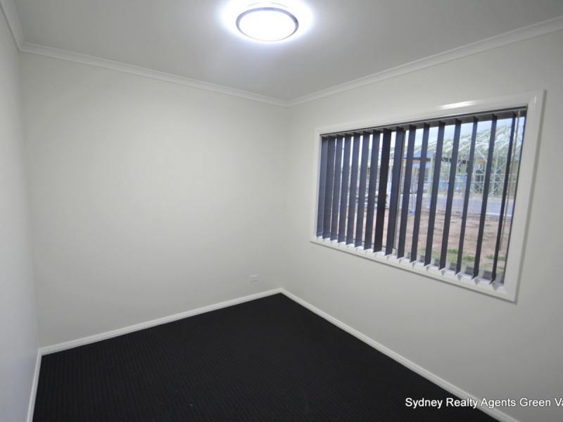 75 Commissioners Drive, Denham Court NSW 2565