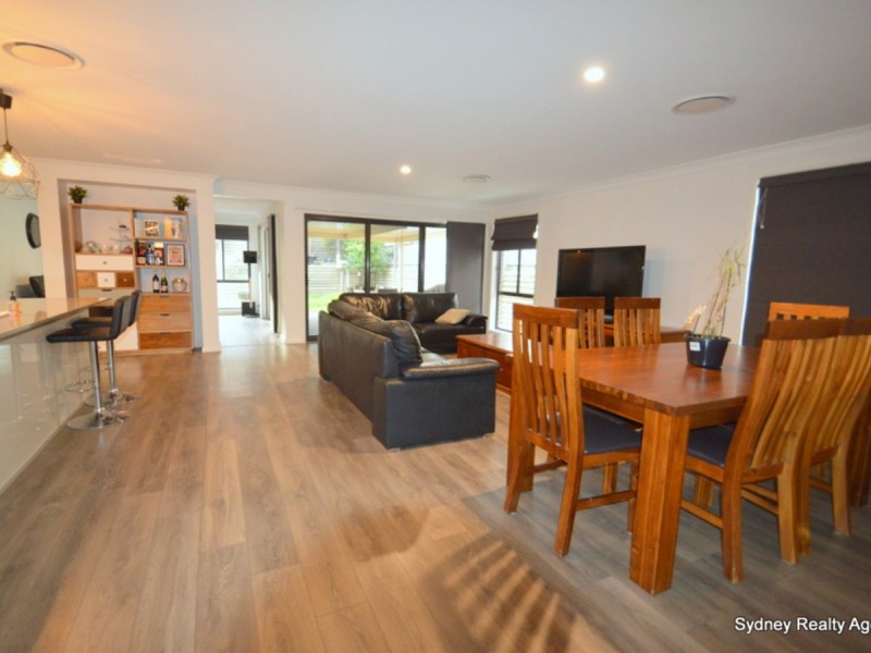 4 Elevon Street, Middleton Grange NSW 2171