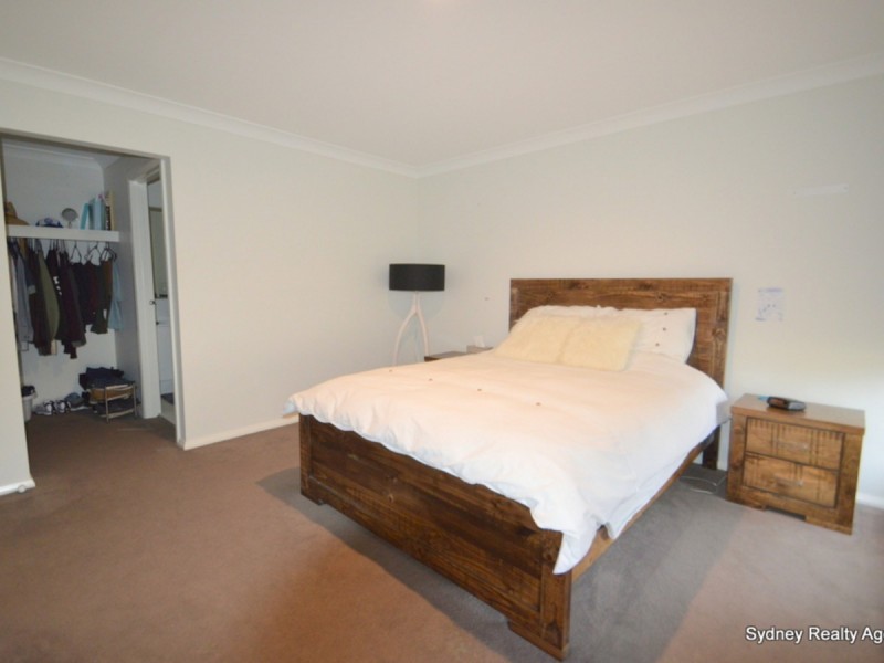 4 Elevon Street, Middleton Grange NSW 2171