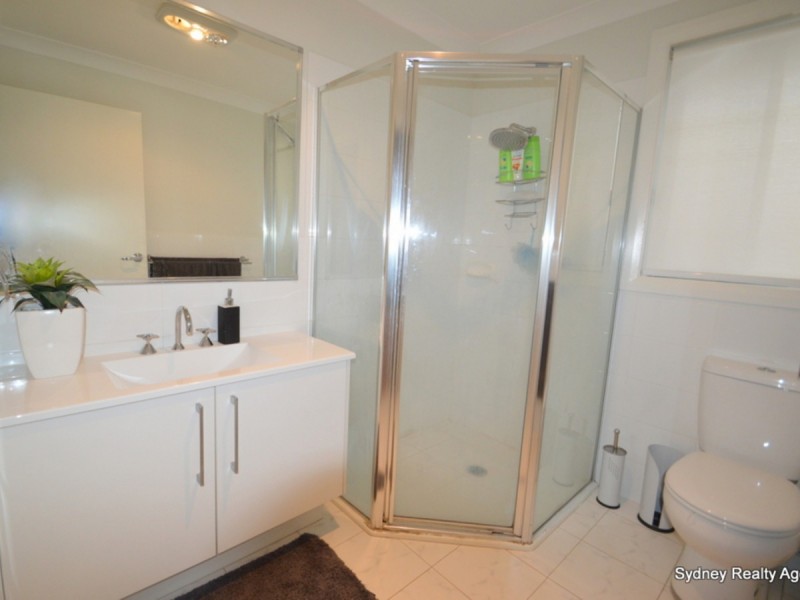 4 Elevon Street, Middleton Grange NSW 2171