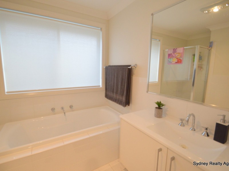 4 Elevon Street, Middleton Grange NSW 2171