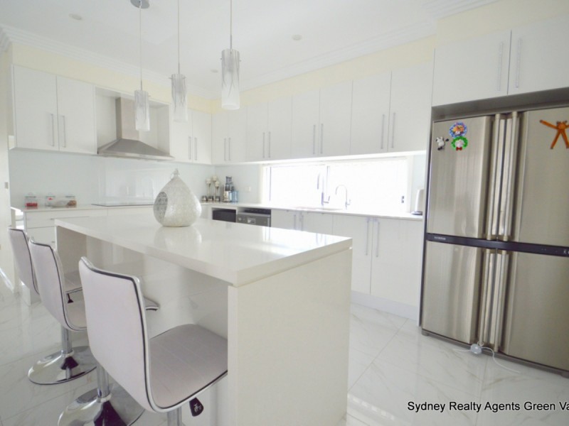 42 Rodeo Drive, Green Valley NSW 2168