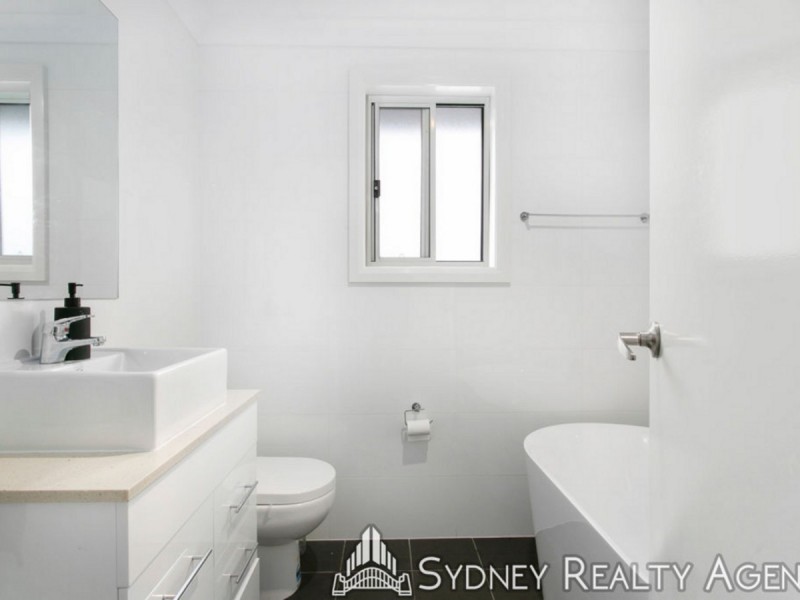 16 Lightning Ridge Road, Hinchinbrook NSW 2168