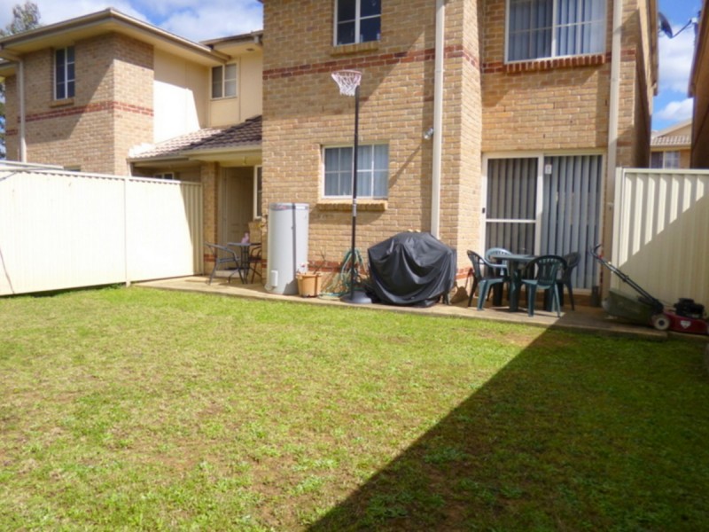 8/28 Warialda Way, Hinchinbrook NSW 2168