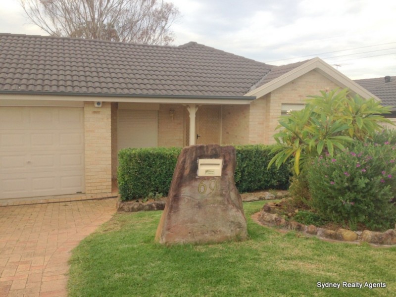 69 Mannow Avenue, West Hoxton NSW 2171