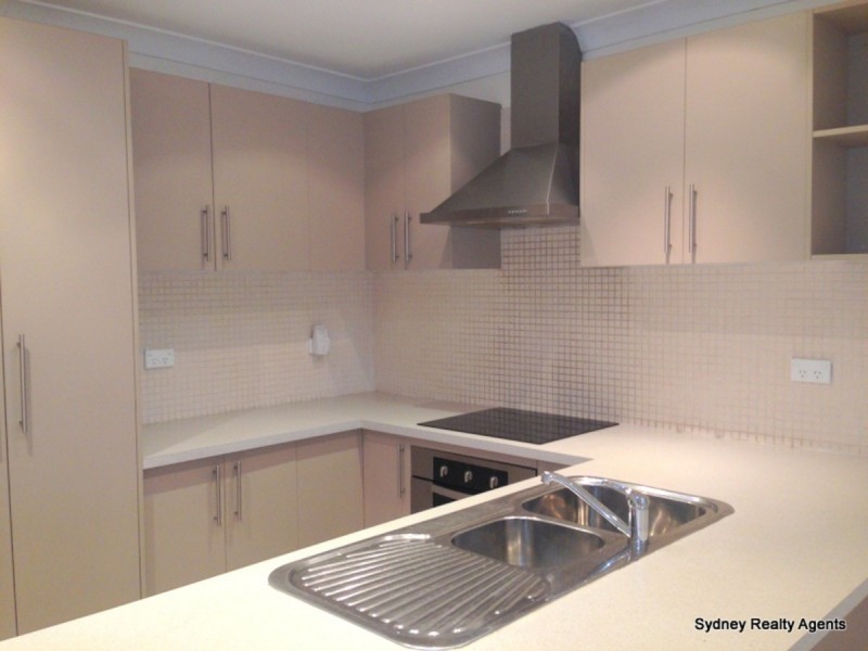 69 Mannow Avenue, West Hoxton NSW 2171