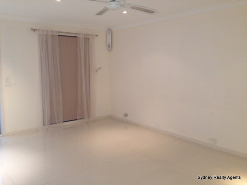 69 Mannow Avenue, West Hoxton NSW 2171