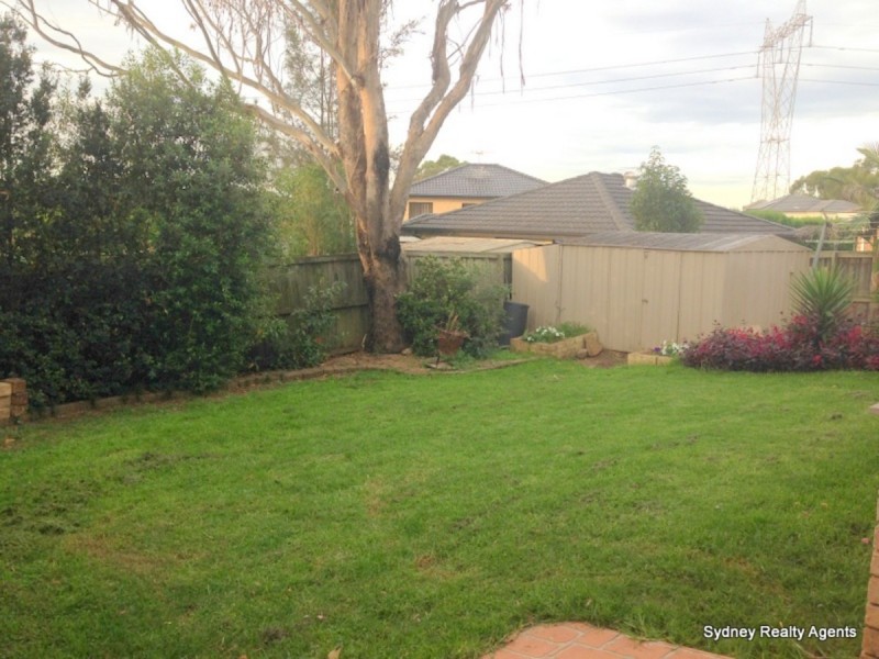 69 Mannow Avenue, West Hoxton NSW 2171