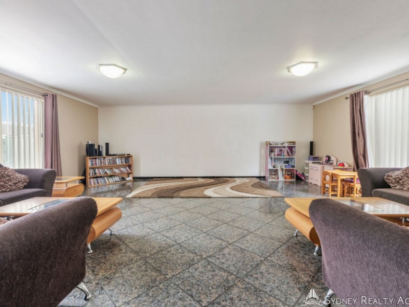 17 Armidale Avenue, Hoxton Park NSW 2171