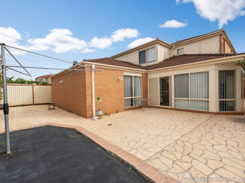 17 Armidale Avenue, Hoxton Park NSW 2171