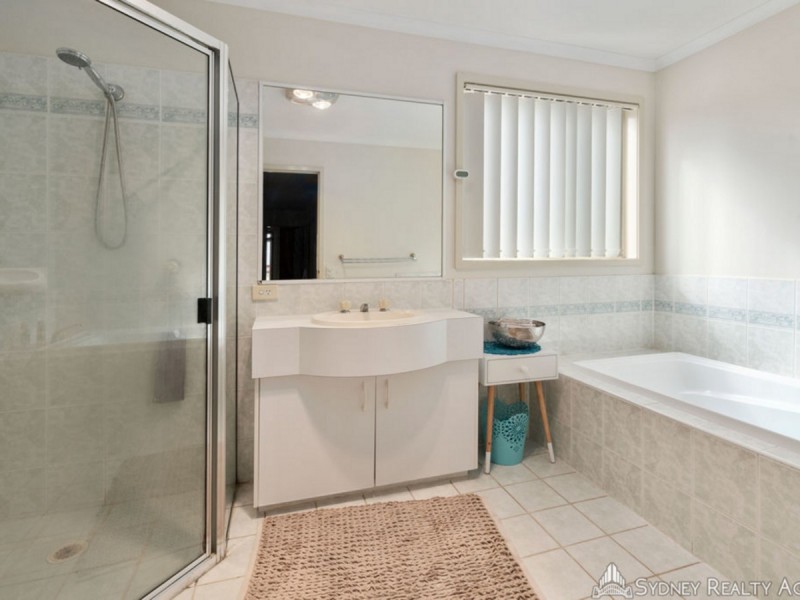 17 Armidale Avenue, Hoxton Park NSW 2171