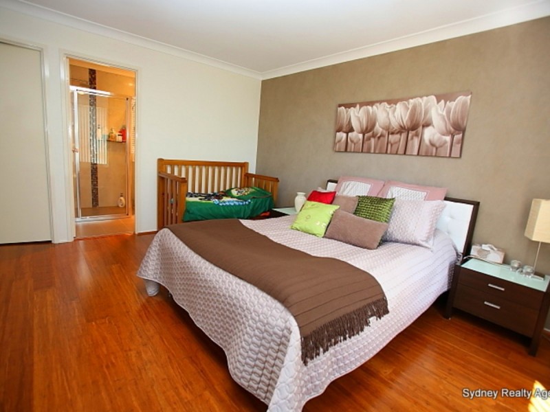 8 Gould Street, West Hoxton NSW 2171