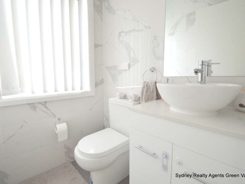 42 Rodeo Drive, Green Valley NSW 2168