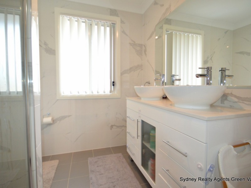 42 Rodeo Drive, Green Valley NSW 2168