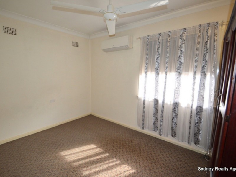 22 Waratah Avenue, Casula NSW 2170