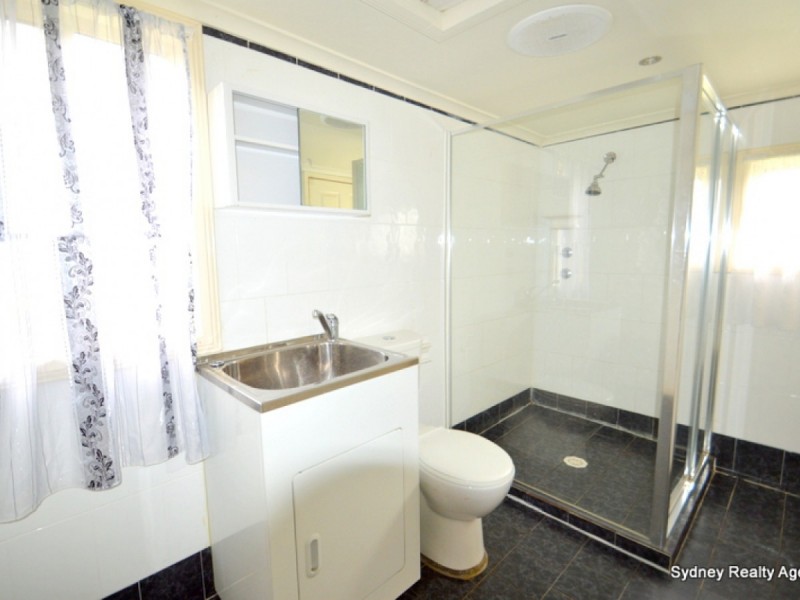 22 Waratah Avenue, Casula NSW 2170