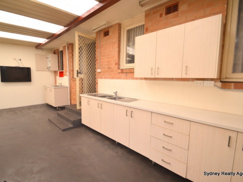 22 Waratah Avenue, Casula NSW 2170