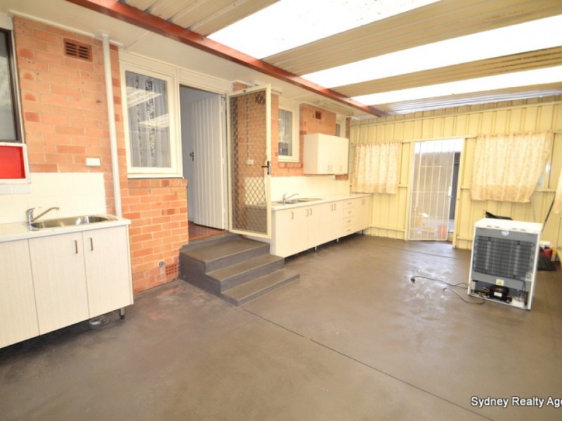 22 Waratah Avenue, Casula NSW 2170