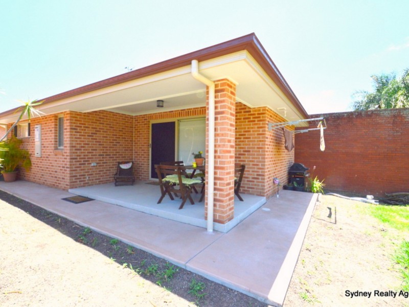 18a Corinda Street, St Johns Park NSW 2176