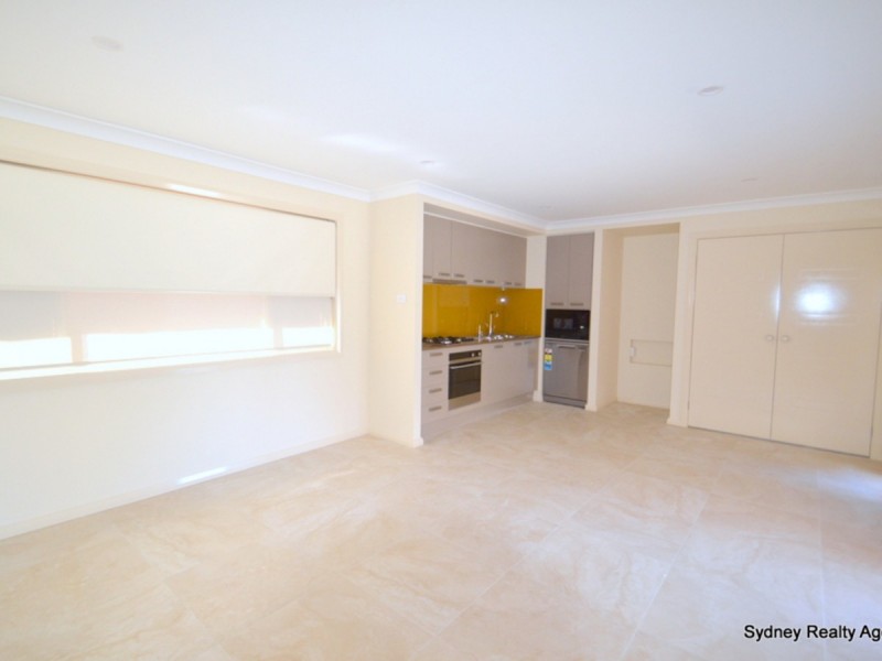 18a Corinda Street, St Johns Park NSW 2176