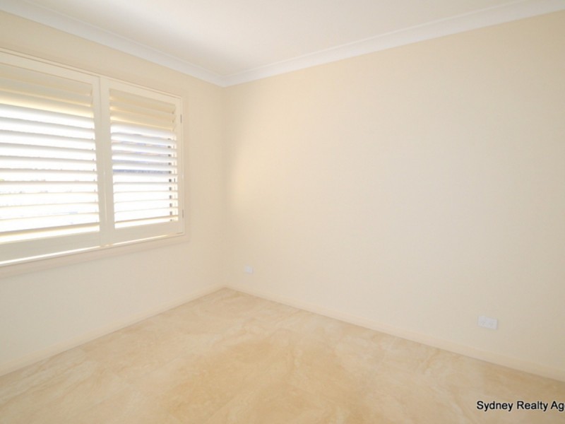 18a Corinda Street, St Johns Park NSW 2176