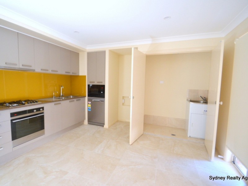 18a Corinda Street, St Johns Park NSW 2176