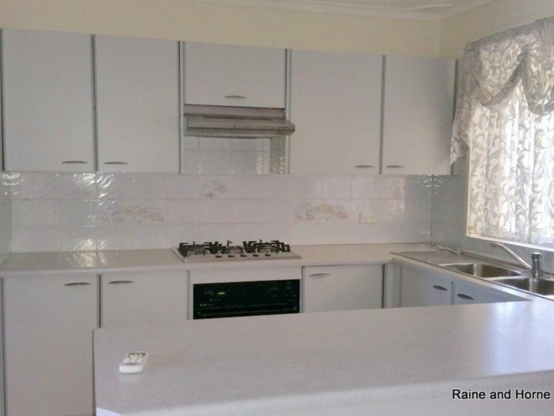 101A Oliveri Crescent, Green Valley NSW 2168