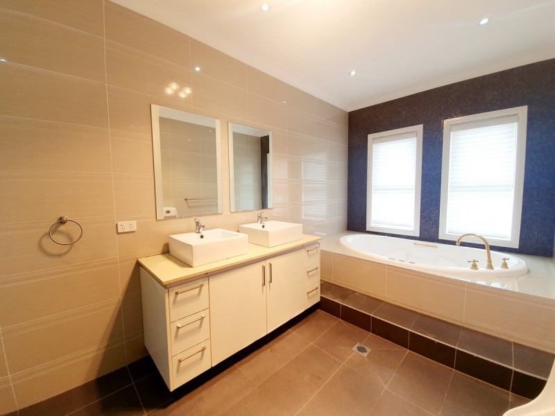 4 Bernoth Close, Edensor Park NSW 2176