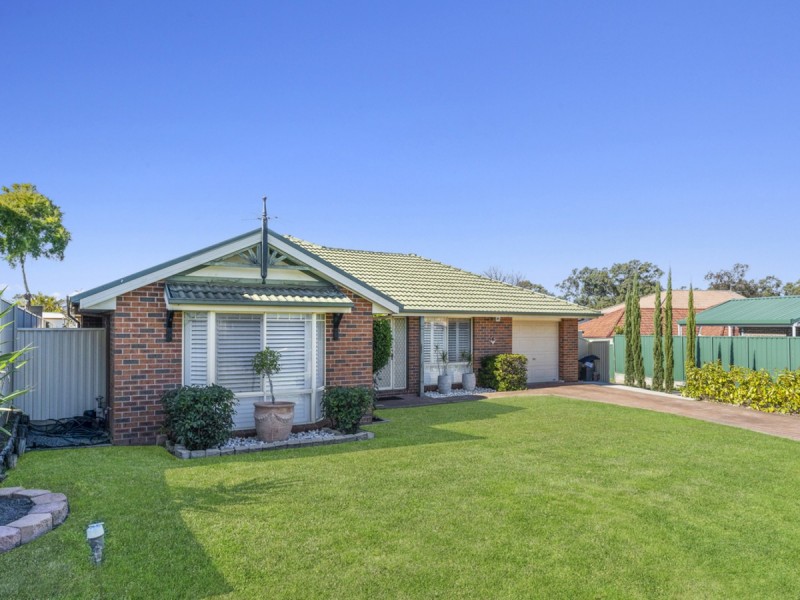 8 Riddell Street, West Hoxton NSW 2171