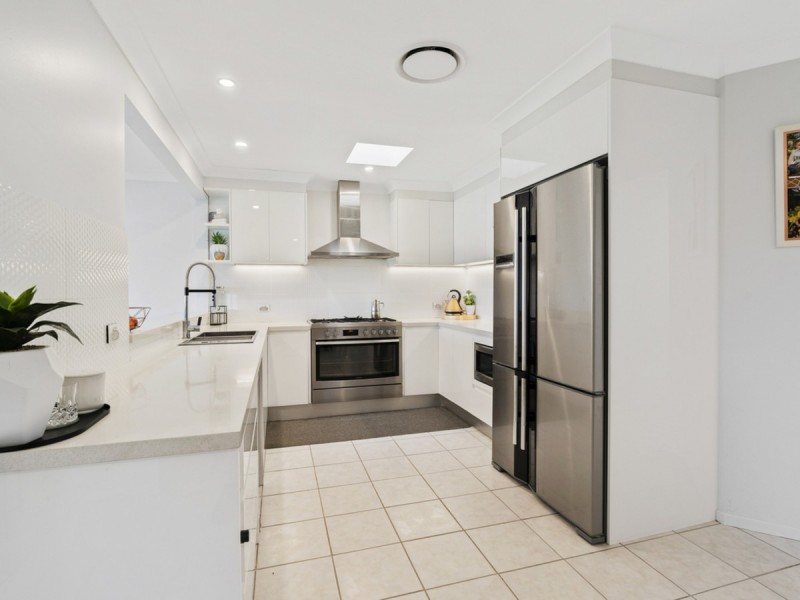 8 Riddell Street, West Hoxton NSW 2171