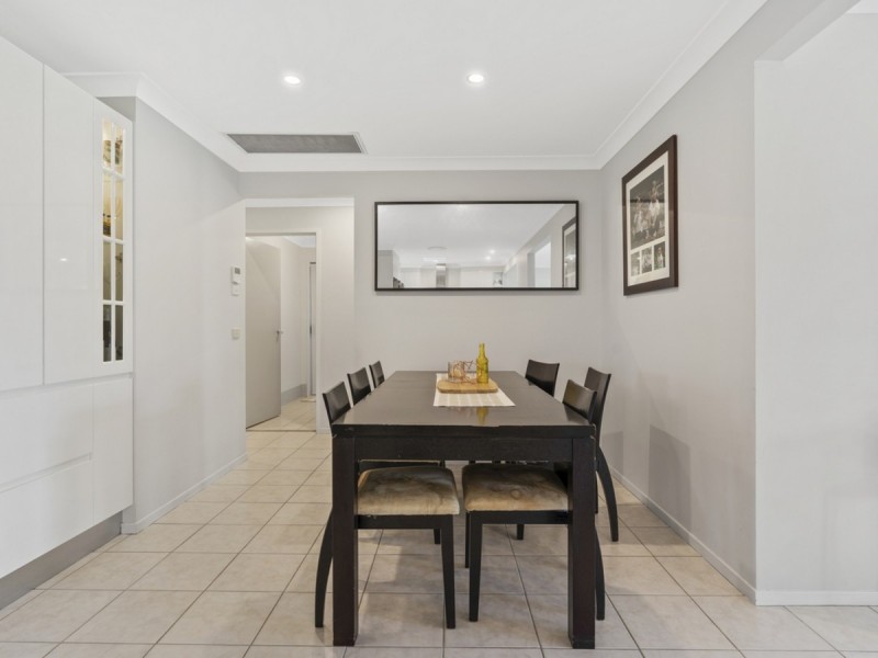 8 Riddell Street, West Hoxton NSW 2171