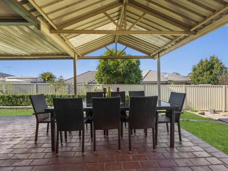 8 Riddell Street, West Hoxton NSW 2171